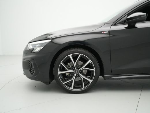 Audi A3 Limousine 35 TFSI 150pk S-Tronic S-Line edition Panorama Navigatie Acc Led 22 ActivLease financial lease