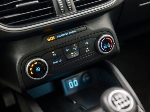 Ford Focus 1.0 EcoBoost Business Sport (GROOT NAVI, APPLE CARPLAY, CAMERA, CLIMATE, SPORTSTOELEN, LM VELGEN,... ActivLease financial lease