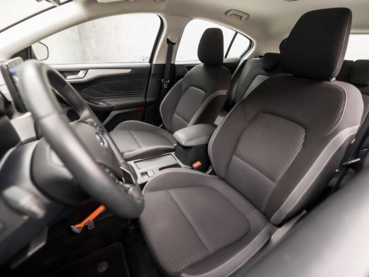 Ford Focus 1.0 EcoBoost Business Sport (GROOT NAVI, APPLE CARPLAY, CAMERA, CLIMATE, SPORTSTOELEN, LM VELGEN,... ActivLease financial lease