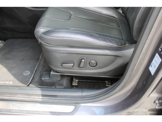 Hyundai Santa Fe 1.6 T-GDI PHEV Comfort Smart 7p. | Lederen bekleding | Parkeersensoren voor en achter | Stoelverw... ActivLease financial lease