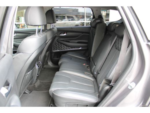 Hyundai Santa Fe 1.6 T-GDI PHEV Comfort Smart 7p. | Lederen bekleding | Parkeersensoren voor en achter | Stoelverw... ActivLease financial lease