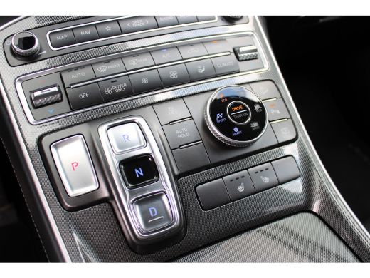 Hyundai Santa Fe 1.6 T-GDI PHEV Comfort Smart 7p. | Lederen bekleding | Parkeersensoren voor en achter | Stoelverw... ActivLease financial lease