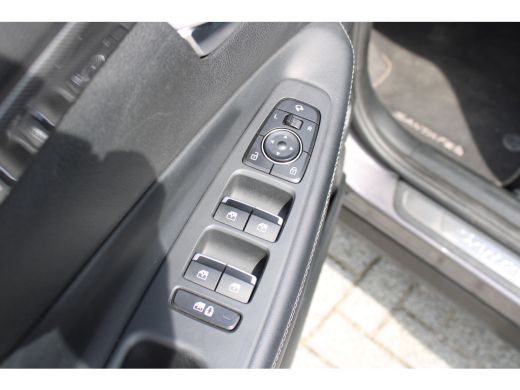 Hyundai Santa Fe 1.6 T-GDI PHEV Comfort Smart 7p. | Lederen bekleding | Parkeersensoren voor en achter | Stoelverw... ActivLease financial lease
