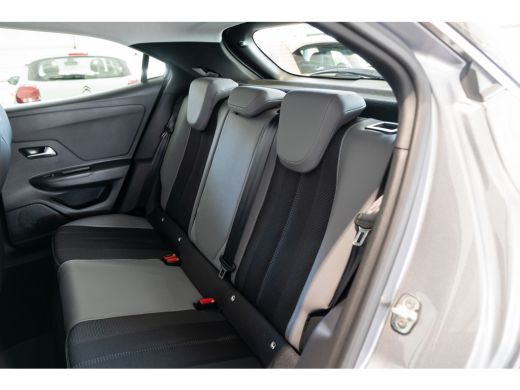 Opel Mokka-e Level 3 50 kWh | Camera | Parkeersensoren | Navigatie | Dodehoek | Keyless | Apple Carplay & Andr... ActivLease financial lease