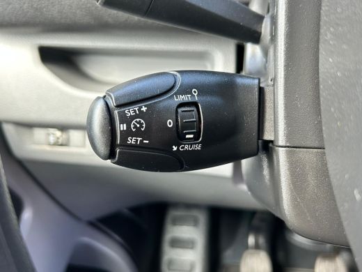 Peugeot Expert 1.5 BlueHDI 102 PK / 1e EIG / 3-ZITS / L2H1 / TREKHAAK / AIRCO / CRUISE / NAVI / SCHUIFDEUR ActivLease financial lease