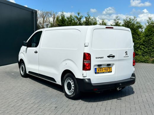 Peugeot Expert 1.5 BlueHDI 102 PK / 1e EIG / 3-ZITS / L2H1 / TREKHAAK / AIRCO / CRUISE / NAVI / SCHUIFDEUR ActivLease financial lease