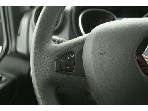 Renault Trafic 2.0 dCi T29 L1H1 Airco Cruise 2xSchuifdeur Navigatie PDC 3 Persoons Trekhaak ActivLease financial lease