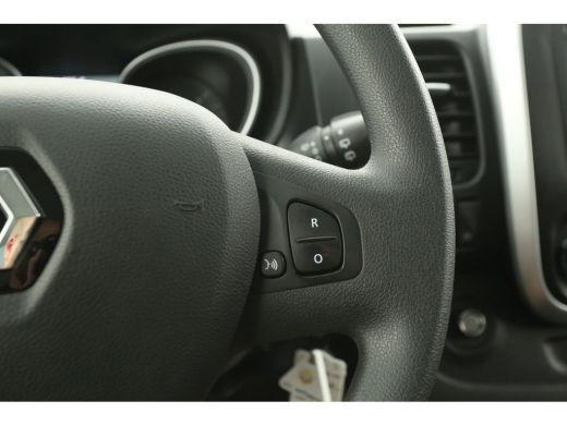 Renault Trafic 2.0 dCi T29 L1H1 Airco Cruise 2xSchuifdeur Navigatie PDC 3 Persoons Trekhaak ActivLease financial lease