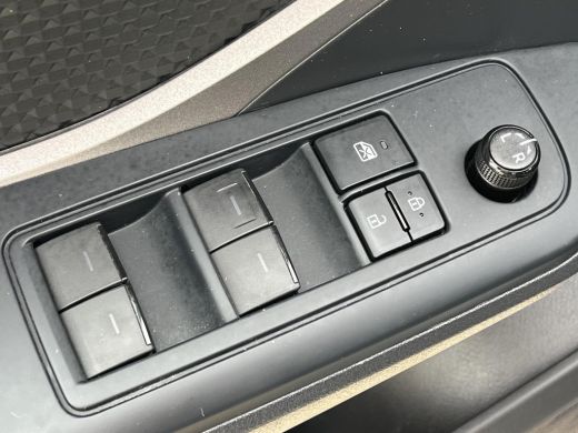 Toyota C-HR 1.8 Hybrid Business | Parkeersensoren  | Navigatie | Carplay | Stoelverwarming | ActivLease financial lease