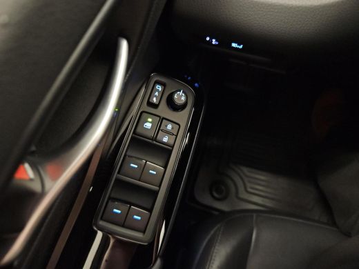 Toyota C-HR 1.8 Hybrid Executive ActivLease financial lease