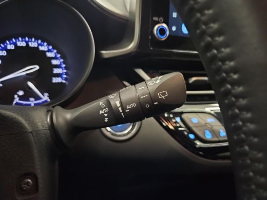 Toyota C-HR 1.8 Hybrid Executive ActivLease financial lease