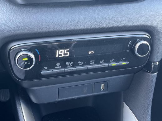 Toyota Yaris 1.5 Hybrid Dynamic | Carplay | LED koplampen | Keyless entry | Licht metalen velgen | ActivLease financial lease