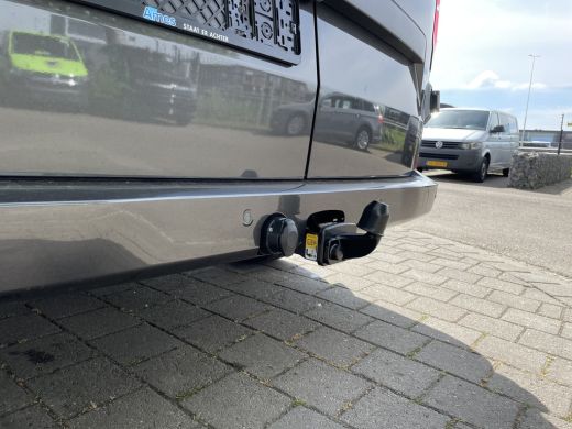 Volkswagen e-Transporter 32 L2H1 Style 64 kWh 995.- per maand all in! | 286 PK | Trekhaak | App Connect | Camera ActivLease financial lease