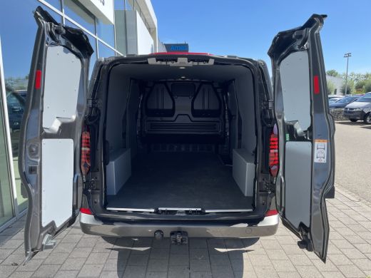 Volkswagen e-Transporter 32 L2H1 Style 64 kWh 995.- per maand all in! | 286 PK | Trekhaak | App Connect | Camera ActivLease financial lease