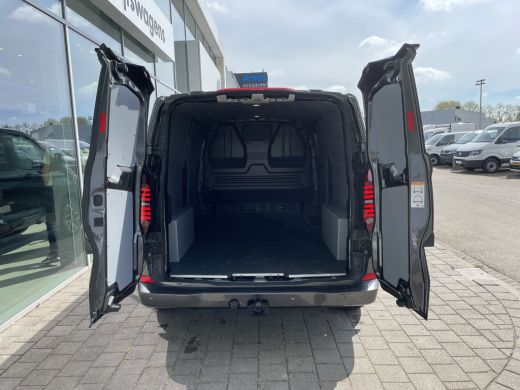 Volkswagen e-Transporter 32 L2H1 Style 64 kWh 995.- per maand all in! | 286 PK | Trekhaak | App Connect | Camera ActivLease financial lease