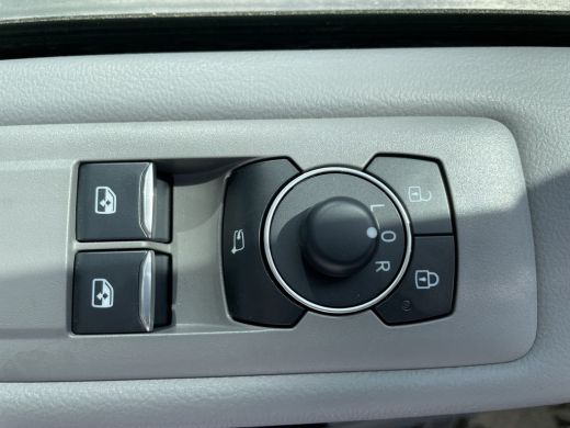 Volkswagen e-Transporter 32 L2H1 Style 64 kWh 995.- per maand all in! | 286 PK | Trekhaak | App Connect | Camera ActivLease financial lease