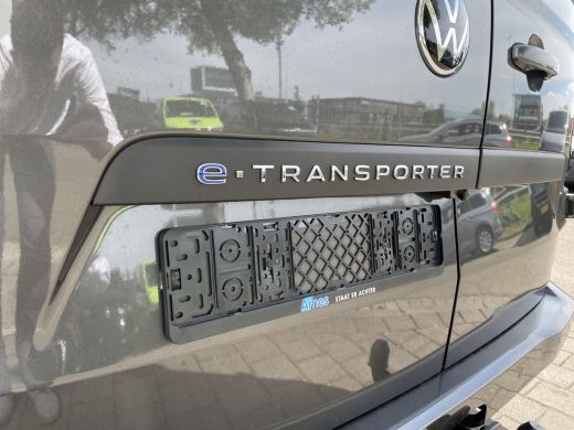 Volkswagen e-Transporter 32 L2H1 Style 64 kWh 995.- per maand all in! | 286 PK | Trekhaak | App Connect | Camera ActivLease financial lease