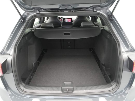 Volkswagen Golf 1.5 eTSI 130pk DSG R-Line Navigatie Pdc Clima Acc 100 ActivLease financial lease