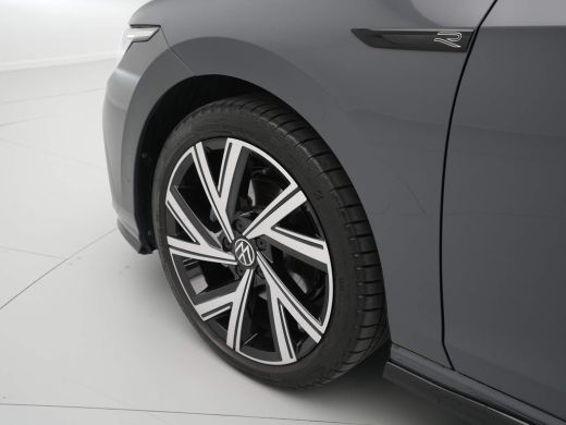 Volkswagen Golf 1.5 eTSI 130pk DSG R-Line Navigatie Pdc Clima Acc 100 ActivLease financial lease