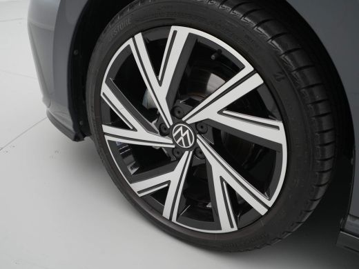 Volkswagen Golf 1.5 eTSI 130pk DSG R-Line Navigatie Pdc Clima Acc 100 ActivLease financial lease