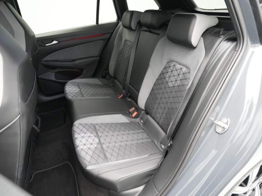 Volkswagen Golf 1.5 eTSI 130pk DSG R-Line Navigatie Pdc Clima Acc 100 ActivLease financial lease