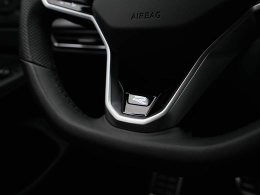 Volkswagen Golf 1.5 eTSI 130pk DSG R-Line Navigatie Pdc Clima Acc 100 ActivLease financial lease