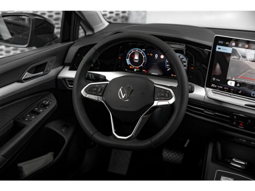 Volkswagen Golf Life Edition | 'App-Connect' draadloze smartphone integratie | 'App-Connect' draadloze smartphone... ActivLease financial lease