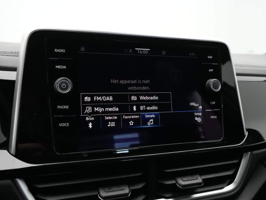 Volkswagen T-Roc 1.5 TSI 150pk DSG R-Line Navi via App Pdc Clima Led 83 ActivLease financial lease