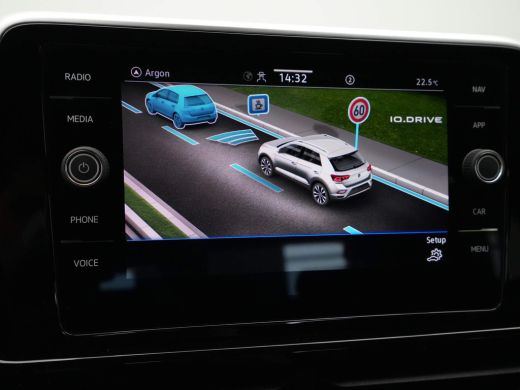 Volkswagen T-Roc 1.5 TSI 150pk DSG R Line Navigatie Pdc Led Acc 30 ActivLease financial lease