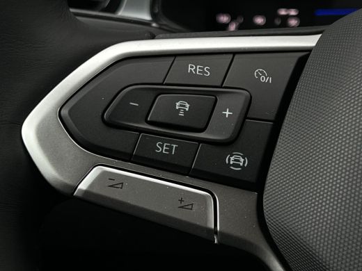 Volkswagen T-Roc Life Edition Inclusief €2000,- inruilvoordeel | 'App-Connect' smartphone integratie | Buitenspieg... ActivLease financial lease