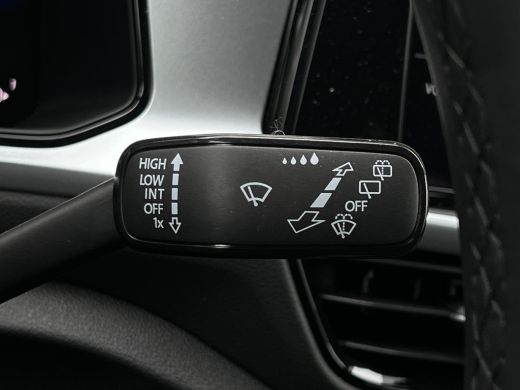 Volkswagen T-Roc Life Edition Inclusief €2000,- inruilvoordeel | 'App-Connect' smartphone integratie | Buitenspieg... ActivLease financial lease