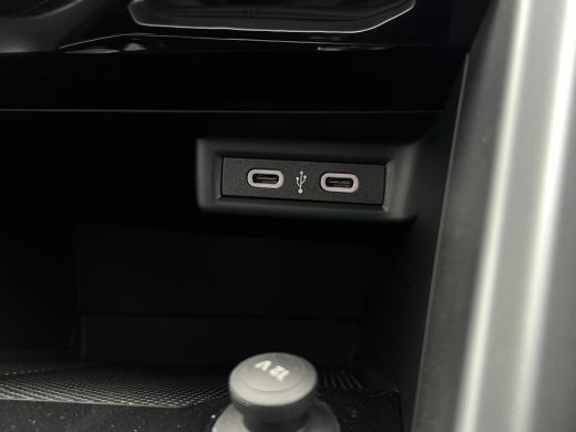 Volkswagen T-Roc Life Edition Inclusief €2000,- inruilvoordeel | 'App-Connect' smartphone integratie | Buitenspieg... ActivLease financial lease
