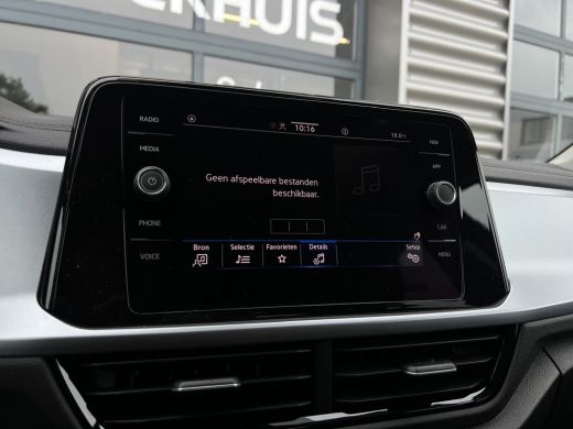 Volkswagen T-Roc Life Edition Inclusief €2000,- inruilvoordeel | 'App-Connect' smartphone integratie | Buitenspieg... ActivLease financial lease