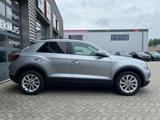Volkswagen T-Roc Life Edition Inclusief €2000,- inruilvoordeel | 'App-Connect' smartphone integratie | Buitenspieg... ActivLease financial lease