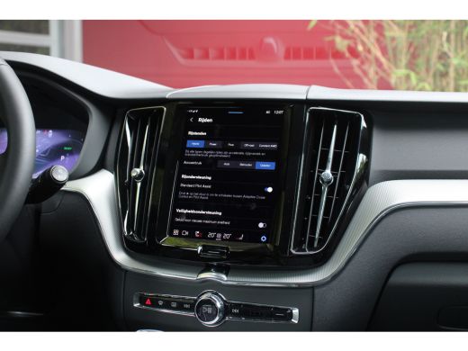 Volvo  XC60 2.0 T6 Plug-in hybrid AWD Plus Black Edition | Panoramadak | Memory seats | Stuur/stoelverwarming... ActivLease financial lease