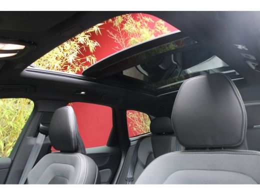 Volvo  XC60 2.0 T6 Plug-in hybrid AWD Plus Black Edition | Panoramadak | Memory seats | Stuur/stoelverwarming... ActivLease financial lease