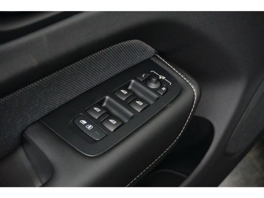 Volvo  XC60 2.0 T6 Plug-in hybrid AWD Plus Black Edition | PDC V+A & Camera | Panoramadak | Adaptive Cruiscon... ActivLease financial lease