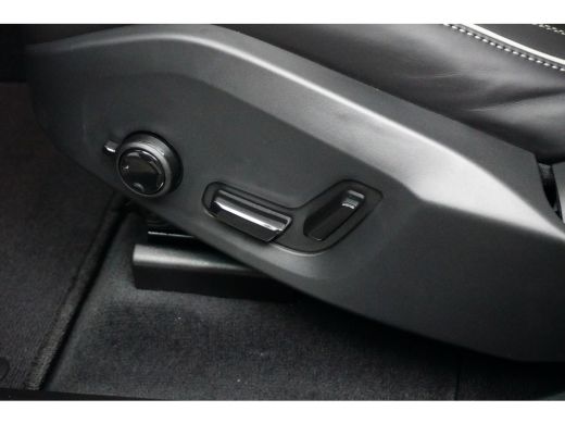 Volvo  XC60 2.0 T6 Plug-in hybrid AWD Plus Black Edition | PDC V+A & Camera | Panoramadak | Adaptive Cruiscon... ActivLease financial lease