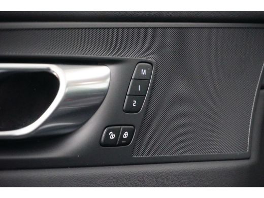 Volvo  XC60 2.0 T6 Plug-in hybrid AWD Plus Black Edition | PDC V+A & Camera | Panoramadak | Adaptive Cruiscon... ActivLease financial lease