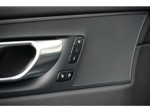 Volvo  XC60 2.0 T6 Plug-in hybrid AWD Plus Dark | Panoramadak | Elek. Sportstoelen | Leder | BLIS | Adaptive ... ActivLease financial lease