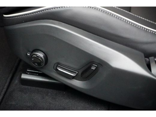 Volvo  XC60 2.0 T6 Plug-in hybrid AWD Plus Dark | Panoramadak | Elek. Sportstoelen | Leder | BLIS | Adaptive ... ActivLease financial lease
