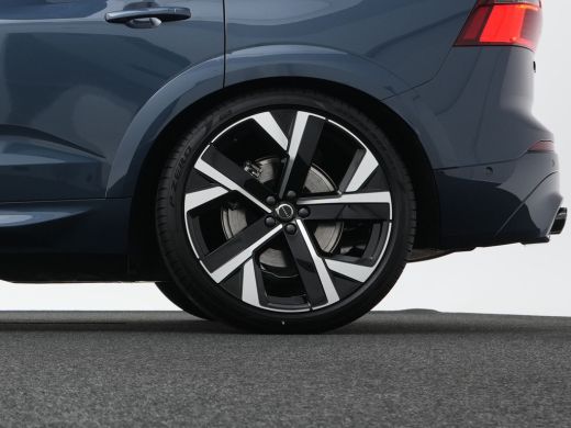 Volvo  XC60 2.0 T8 Plug-in hybrid AWD Ultra Black Edition | Heico | Luchtvering | 22" Black | Bowers & Wilkin... ActivLease financial lease