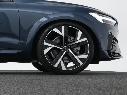 Volvo  XC60 T8 Plug-in hybrid AWD Ultra Black Edition | NW MODEL | HEICO BODYKIT | Luchtvering | 22" Black | ... ActivLease financial lease