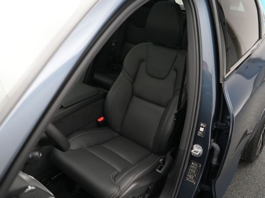 Volvo  XC60 2.0 T8 Plug-in hybrid AWD Ultra Black Edition | Heico | Luchtvering | 22" Black | Bowers & Wilkin... ActivLease financial lease