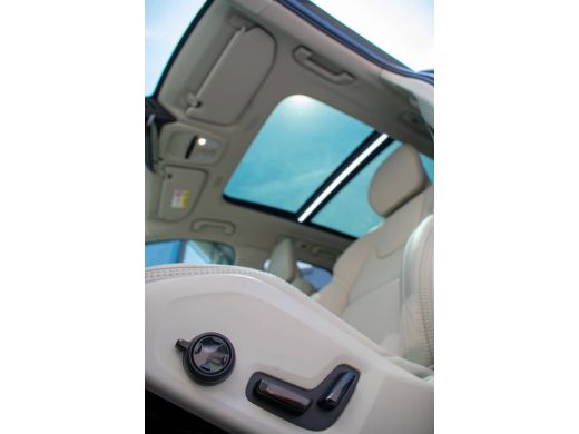 Volvo  XC60 2.0 T8 Plug-in hybrid AWD Ultra Dark -Luchtver-B&W-360-Head-up-Pano-21"-Venti/massage-Keyless- ActivLease financial lease