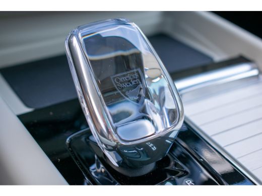 Volvo  XC60 2.0 T8 Plug-in hybrid AWD Ultra Dark -Luchtver-B&W-360-Head-up-Pano-21"-Venti/massage-Keyless- ActivLease financial lease