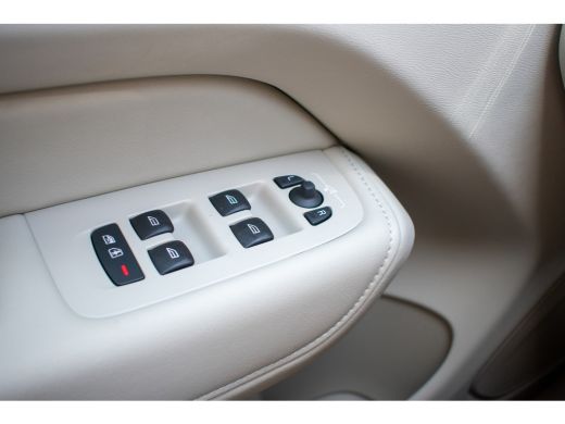 Volvo  XC60 2.0 T8 Plug-in hybrid AWD Ultra Dark -Luchtver-B&W-360-Head-up-Pano-21"-Venti/massage-Keyless- ActivLease financial lease