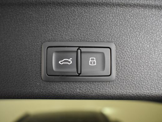 Audi A4 Avant 40 TFSI quattro S edition 204pk Panorama dak | B&O Audio | Head up display | Adaptief cruis... ActivLease financial lease