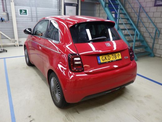Fiat 500e 42 kWh 3 Fase | Pack Style + Pack Comfort | Navigatie | Stoelverwarming | DAB+ | Dodehoek-Detecti... ActivLease financial lease