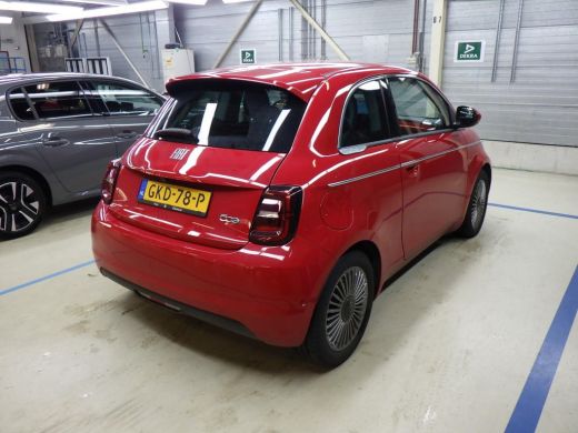 Fiat 500e 42 kWh 3 Fase | Pack Style + Pack Comfort | Navigatie | Stoelverwarming | DAB+ | Dodehoek-Detecti... ActivLease financial lease